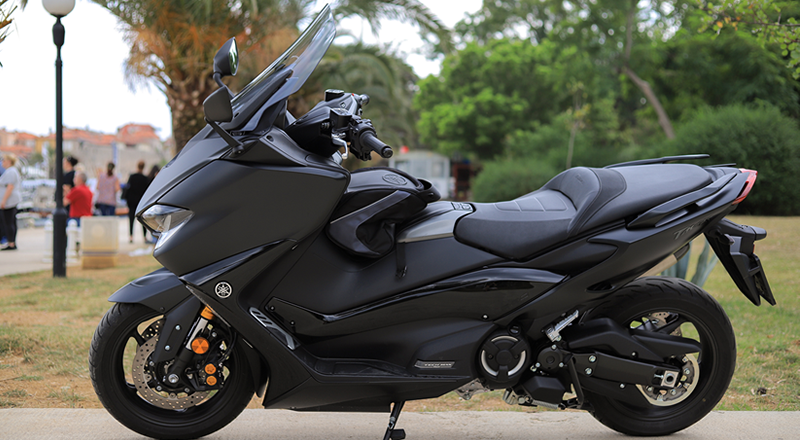 Maxiscooter monocylindre ou bicylindre : quelle différence ?